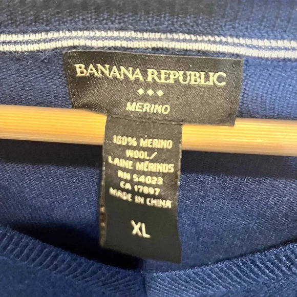 Men’s Dark Blue Banana Republic 100% merino wool sweater size XL - Picture 2 of 5